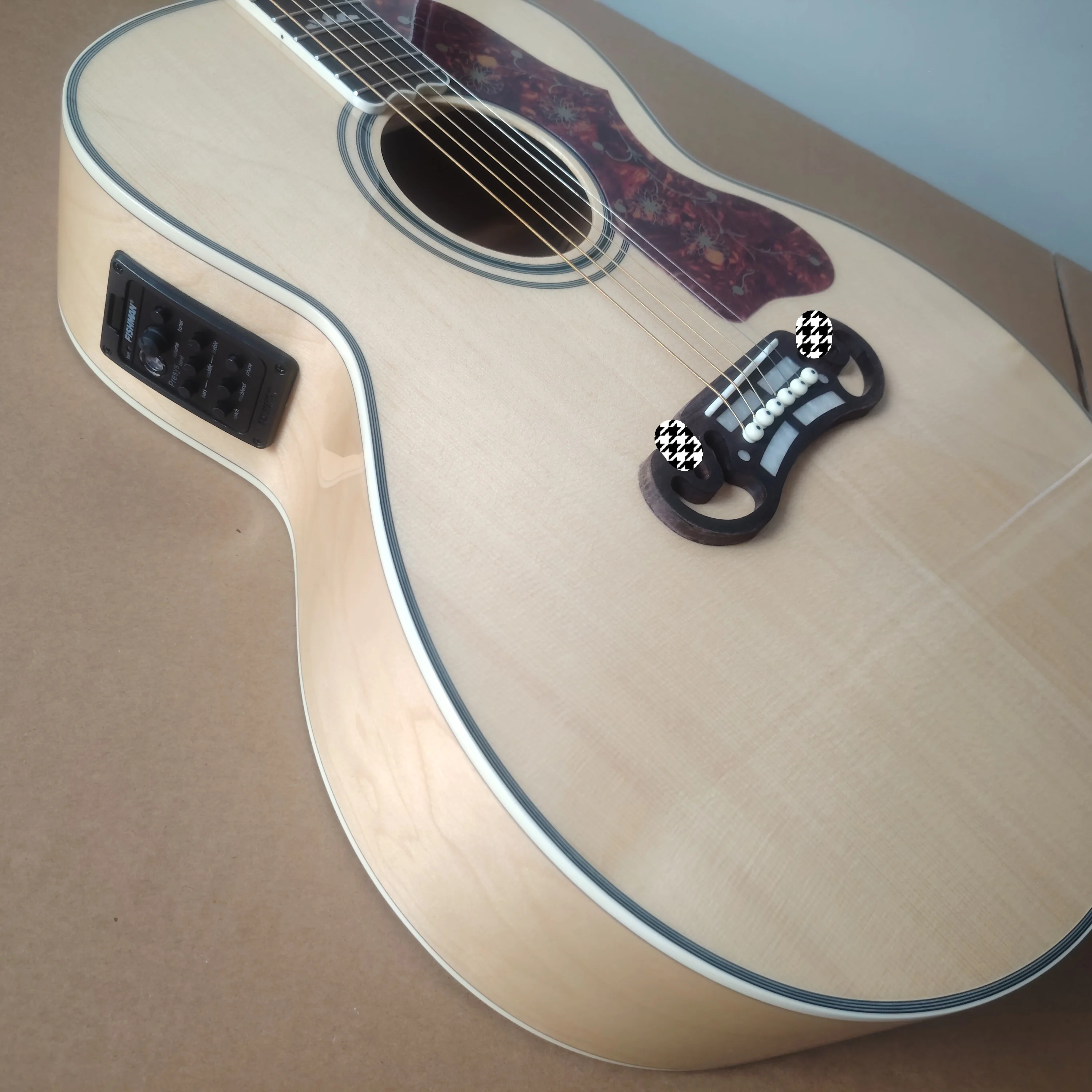 43 Inch J-200 Handmade Acoustic Guitar Natural Wood Transparent Finish Solid Spruce Panel Bone String Pillow Saddle for Country Blues Jazz High-Quality Professional Grade