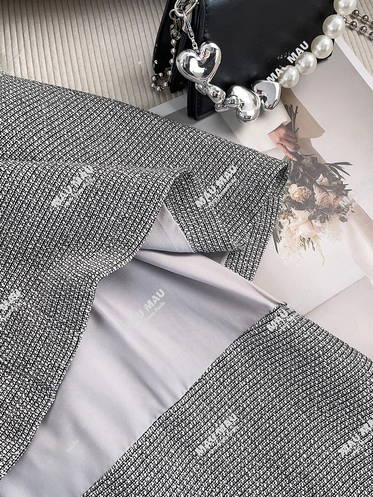 Vestido Colete Xadrez de Verão 2025 F de Alta Qualidade Design Sense Falso Duas Peças Cintura l Saia Midi Sem Ma...