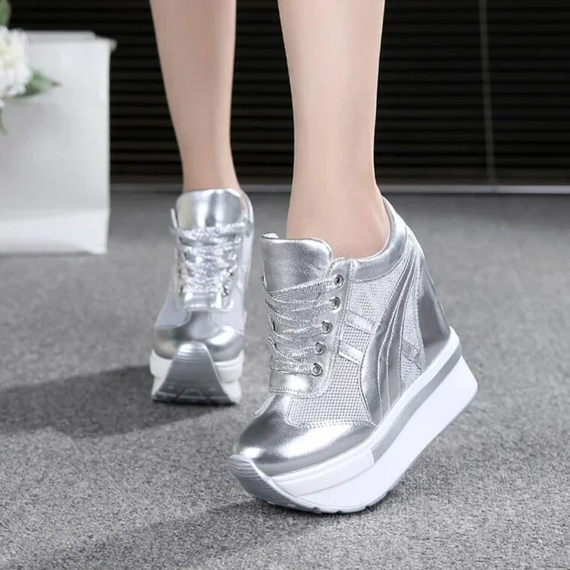 2024 Nieuwe Klassieke Vrouwen Mesh Platform Sneakers Witte Schoenen 10Cm Hoge Hak Wiggen Outdoor Ademende Casual Schoenen Herfst Ronde Neus