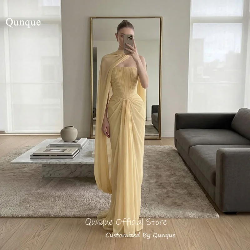 Qunque Trägerlose Plissierte Chiffon-Abendkleider Fließende Elegante Bodenlange Roben Maßgeschneidert