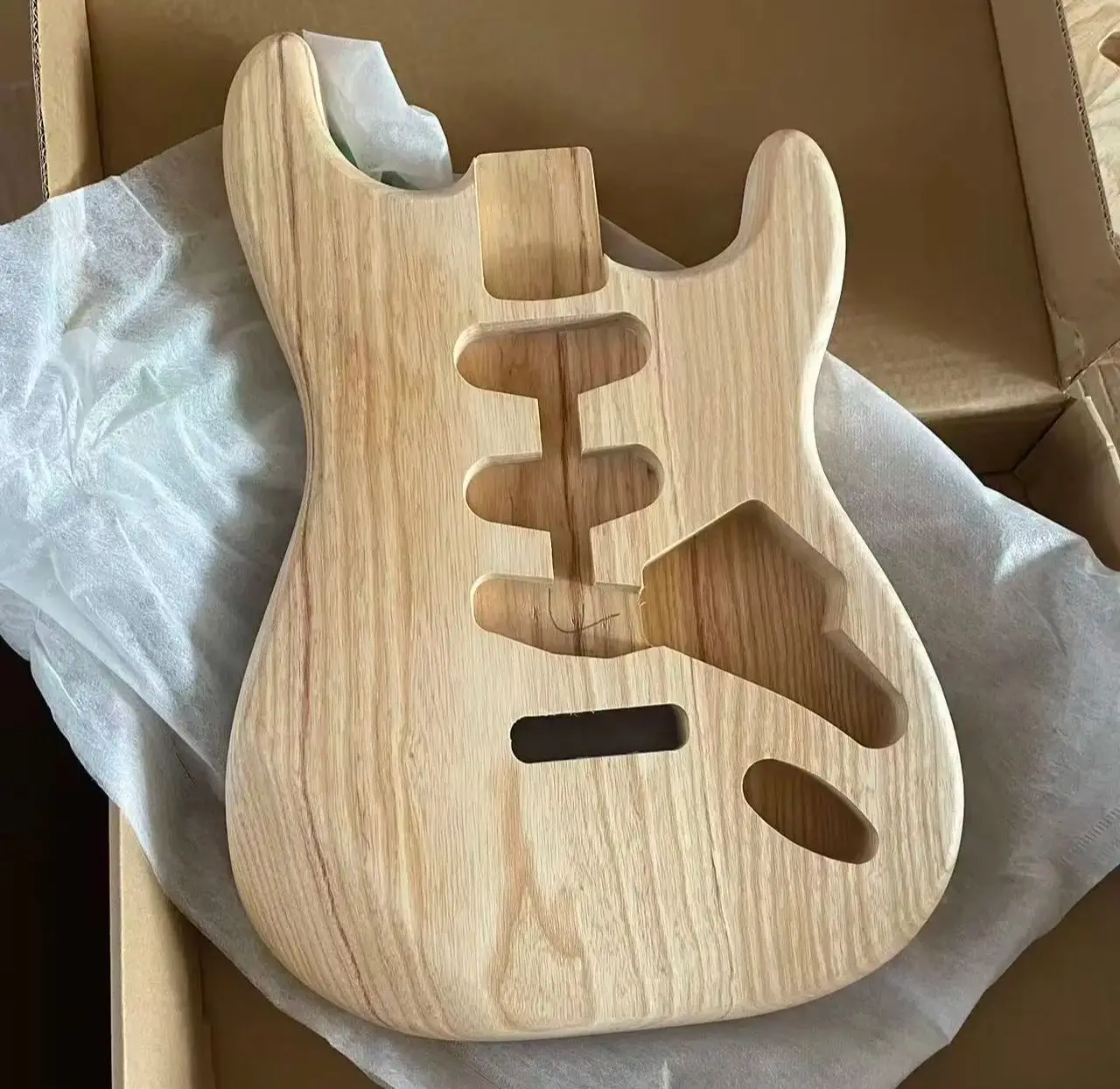

Красивый корпус электрогитары «сделай сам», пустой корпус из ясеня, необработанный корпус гитары из нержавеющей стали ST, полый корпус из ясеня на продажу, карман 5,7 см