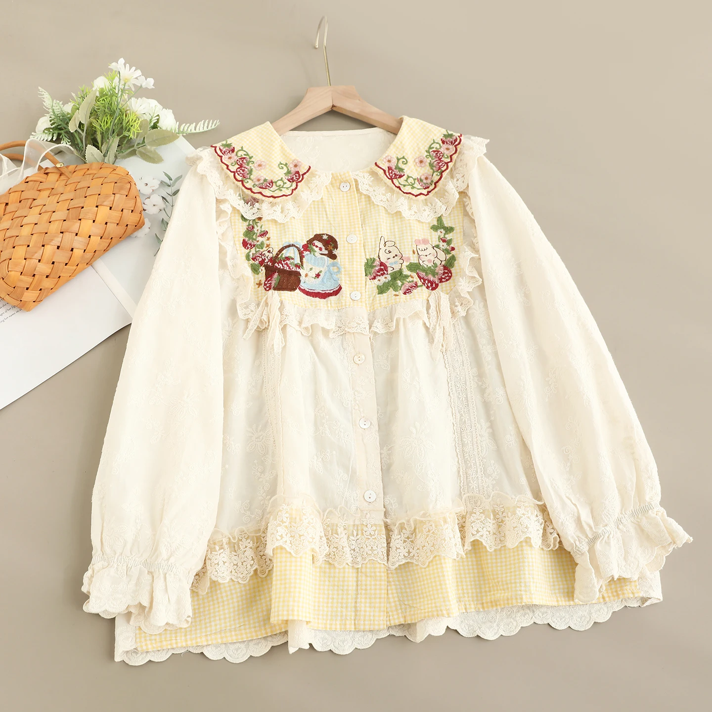 เสื้อเชิ้ตผ้าฝ้ายปักลายการ์ตูนสไตล์โมริเกิร์ลญี่ปุ่น แต่งลูกไม้ ปะติดปะต่อ คอปีเตอร์แพน แขนยาว สไตล์ลำลองสำหรับผู้หญิง