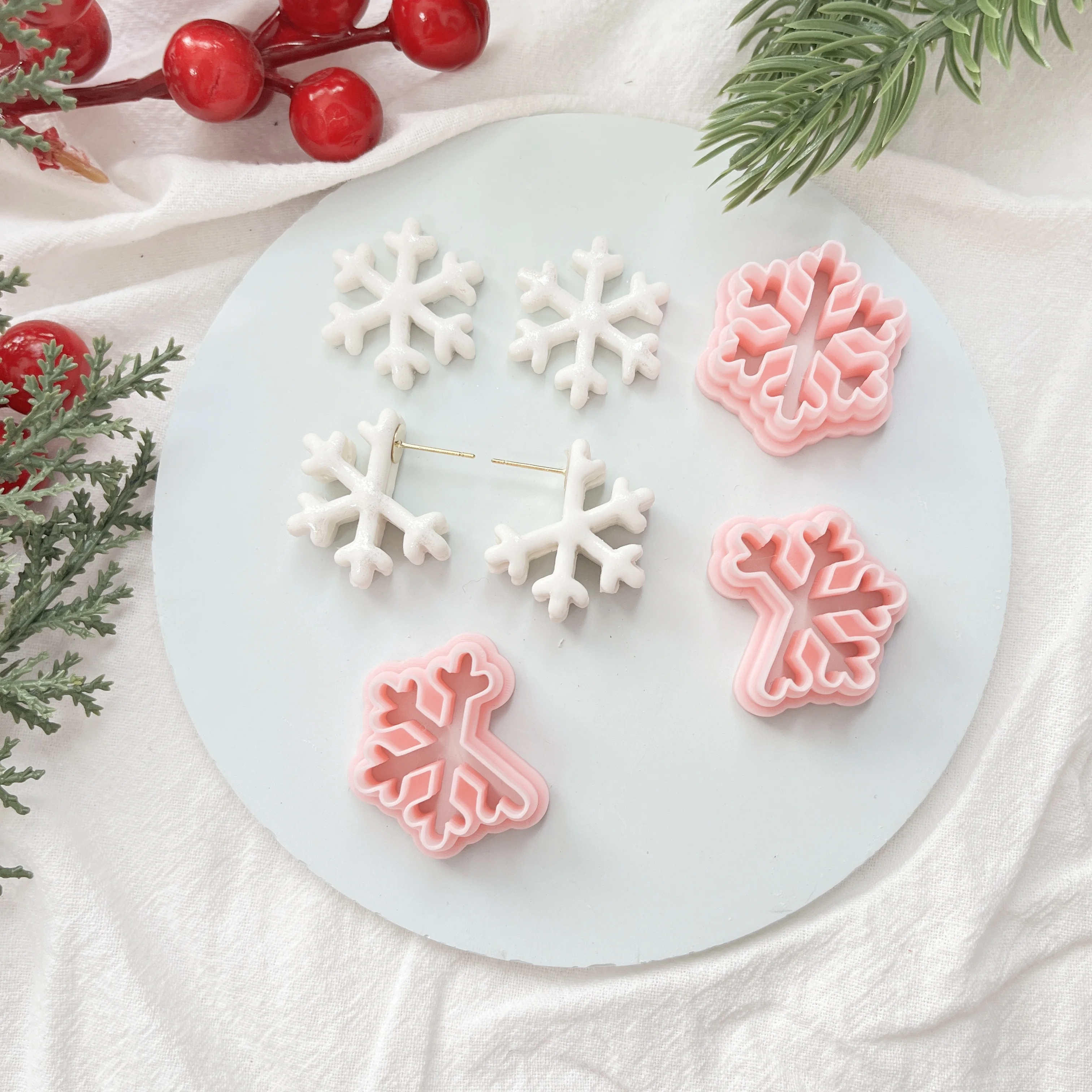 

Snowflake Soft Clay Cutting Mold DIY Handmade Ornaments Jewelry Making Kits Earrings Pendant Christmas Winter Decoration Snowfla