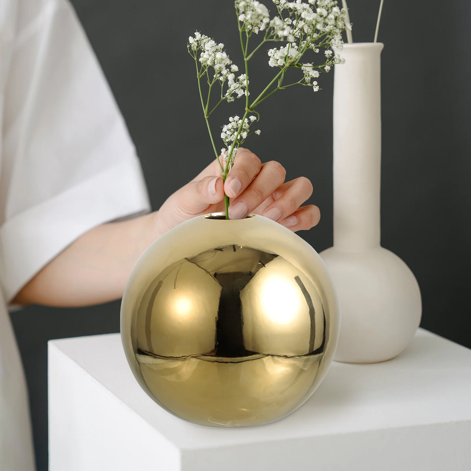 

Ball Shaped Ceramic Vase for Desktop Decorative Use Creative Simple Style Plating Finish Home Office Balcony Plant Holder
