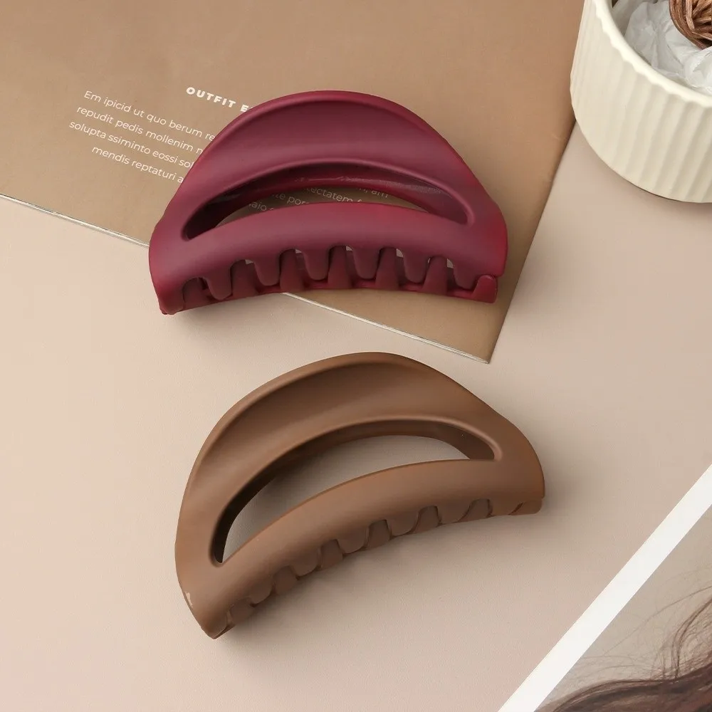 

Safe Silicone Shark Clip Korean Style Creative Semilune Shaped Hair Claw Waterproof Simple Solid Color Shark Clip School