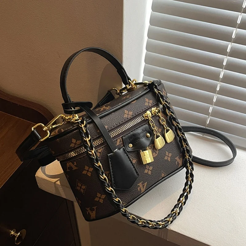 حقيبة صندوقية مطبوعة عتيقة للنساء، حقيبة يد أنيقة ومتعددة الاستخدامات مع حزام سلسلة، مناسبة للارتداء على الكتف أو عبر الجسم.