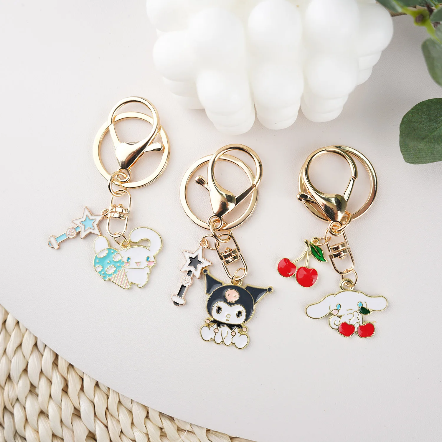 

Sanrio Hello Kitty Keychain Kuromi Mymelody Cinnamoroll Backpack Car Pendant Anime Keychain Key Chains for Women Llavero Gift