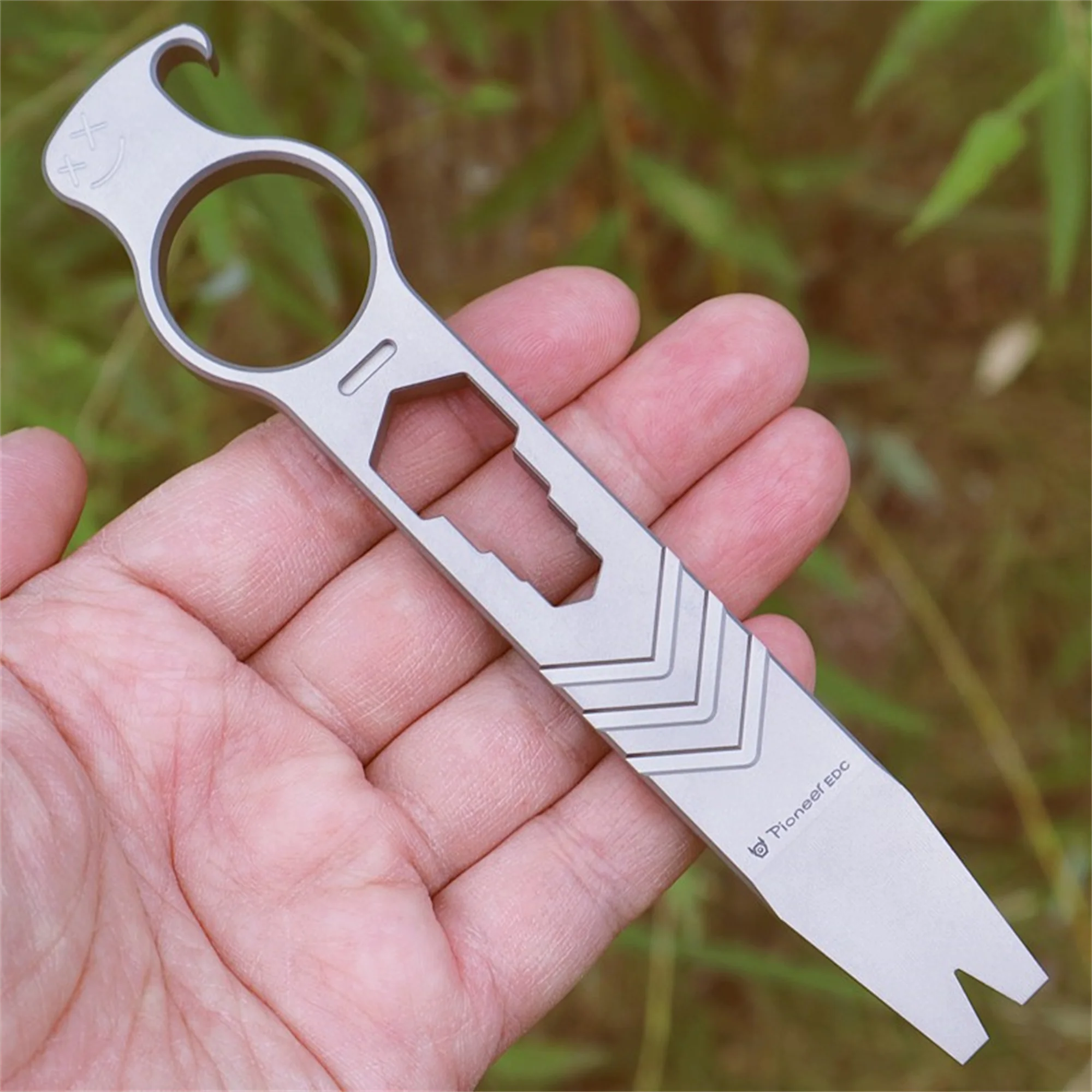 Titanium alloy EDC Multifunctional Tool Pry bar Bottle Opener Outdoor Survival Tactical Crowbar Military Fans Gadget