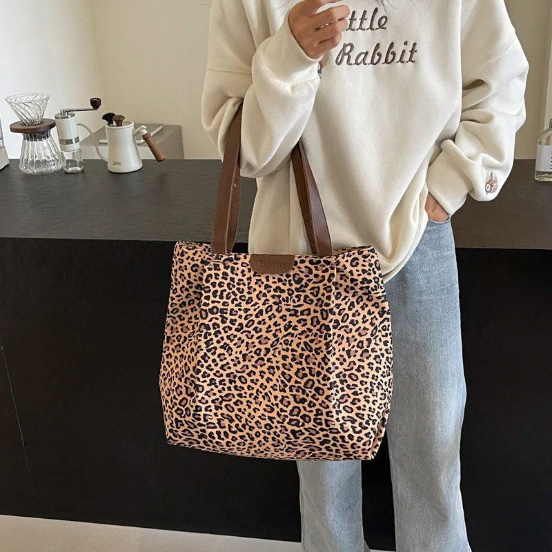 

Женская сумка-тоут из холщовой ткани с корейским леопардовым принтом, универсальная, портативная, высококачественная, люксовая, новая, персонализированная, большой вместимости