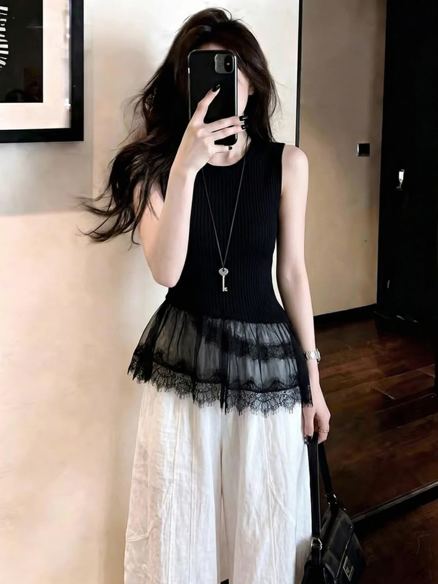 

Slim Fit Lace Patchwork Knitted Vest Summer Lightweight Sleeveless Top Elegant Design Korean Style Silk Fabric Straight Cut