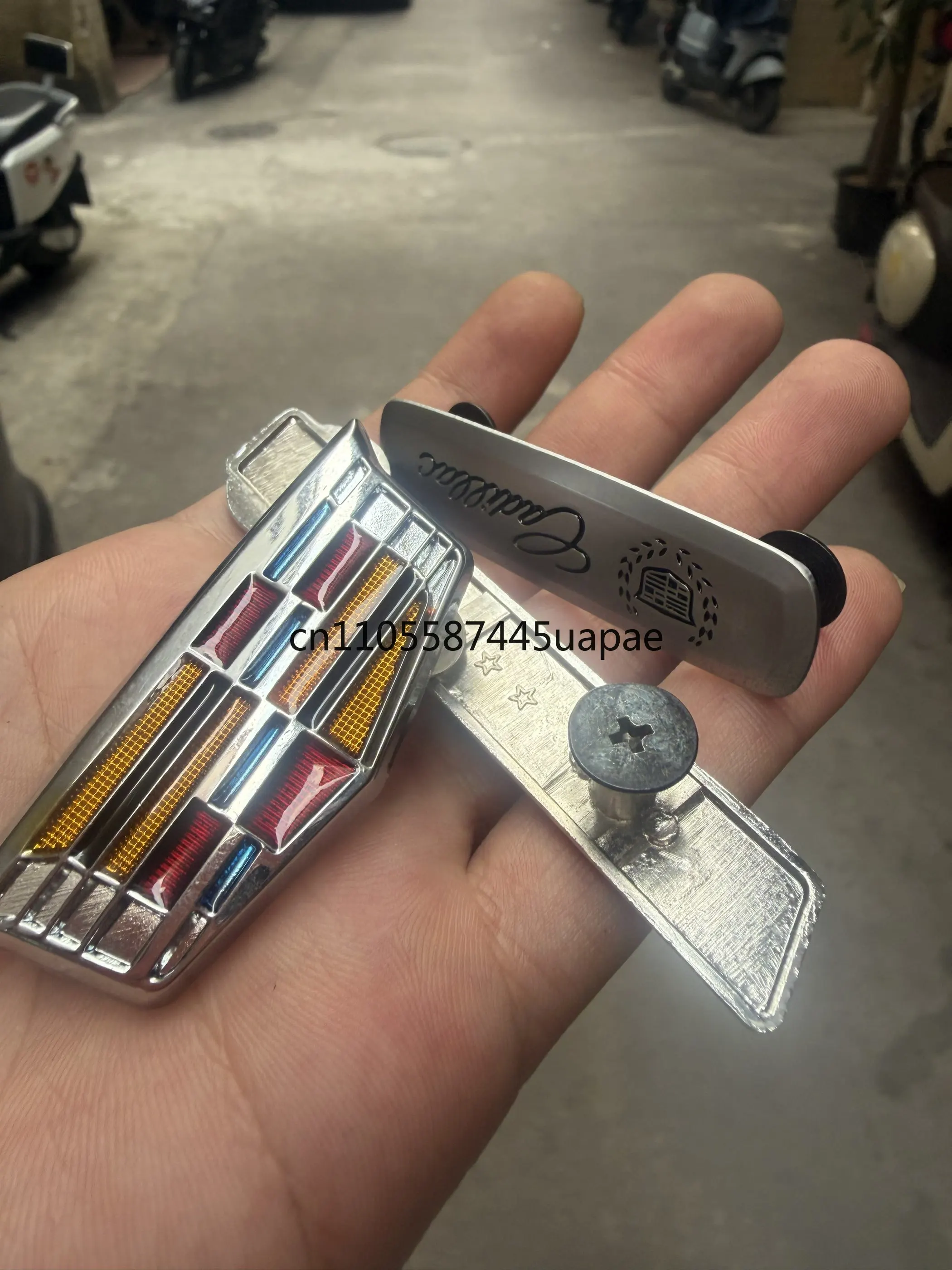 2 Emblemas Adhesivos Metálicos Cadillac Color Dorado – Para CTS SRX STS ATS XLR SLS CT6