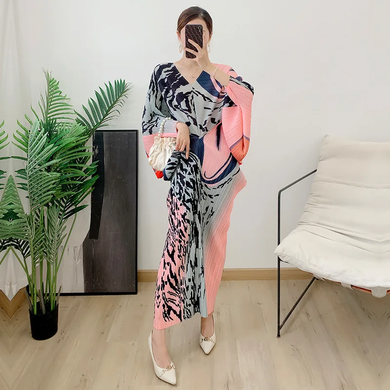 Pleated V-neck Fishtail Dress 2022 Autumn New Print Bat Sleeve Fishtail Long Dress Slim And Foreign