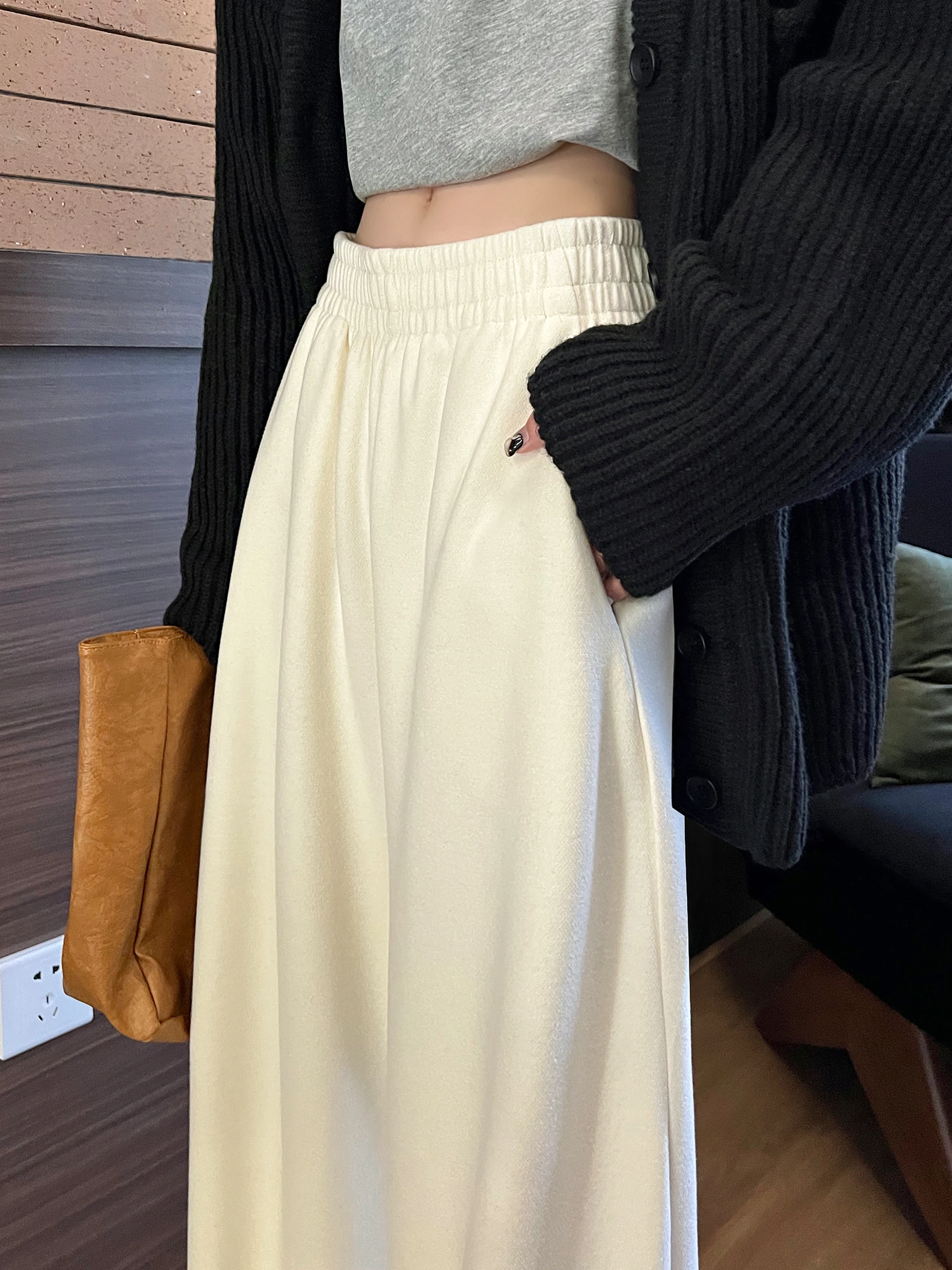 Pantalones de fideos de arroz de pierna ancha sueltos suaves de cintura alta estrecha para mujer primavera otoño 2025 nuevos pantalones cómodos drapeados de tamaño pequeño