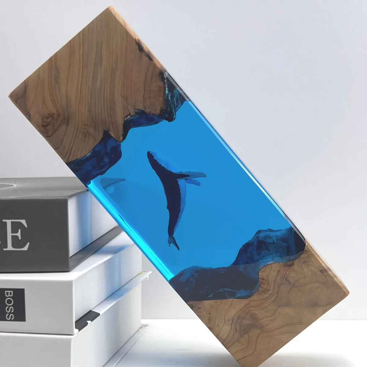 

Cave Whale Diver Desktop Ornament, Marine Art Handicraft, Solid Wood Resin Lamp, Home Decoration Handicraft Gift