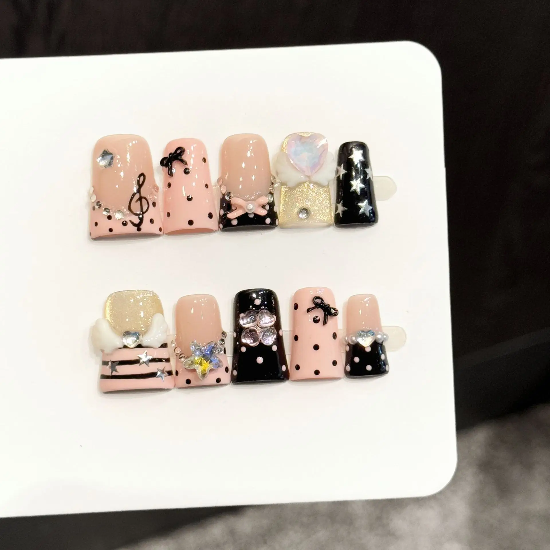 10PCS Duck Handmade Press On Nails,Black And Pink Contrasted Color Polka Dots,Suitable For Festivals Parties And Daily Wear.