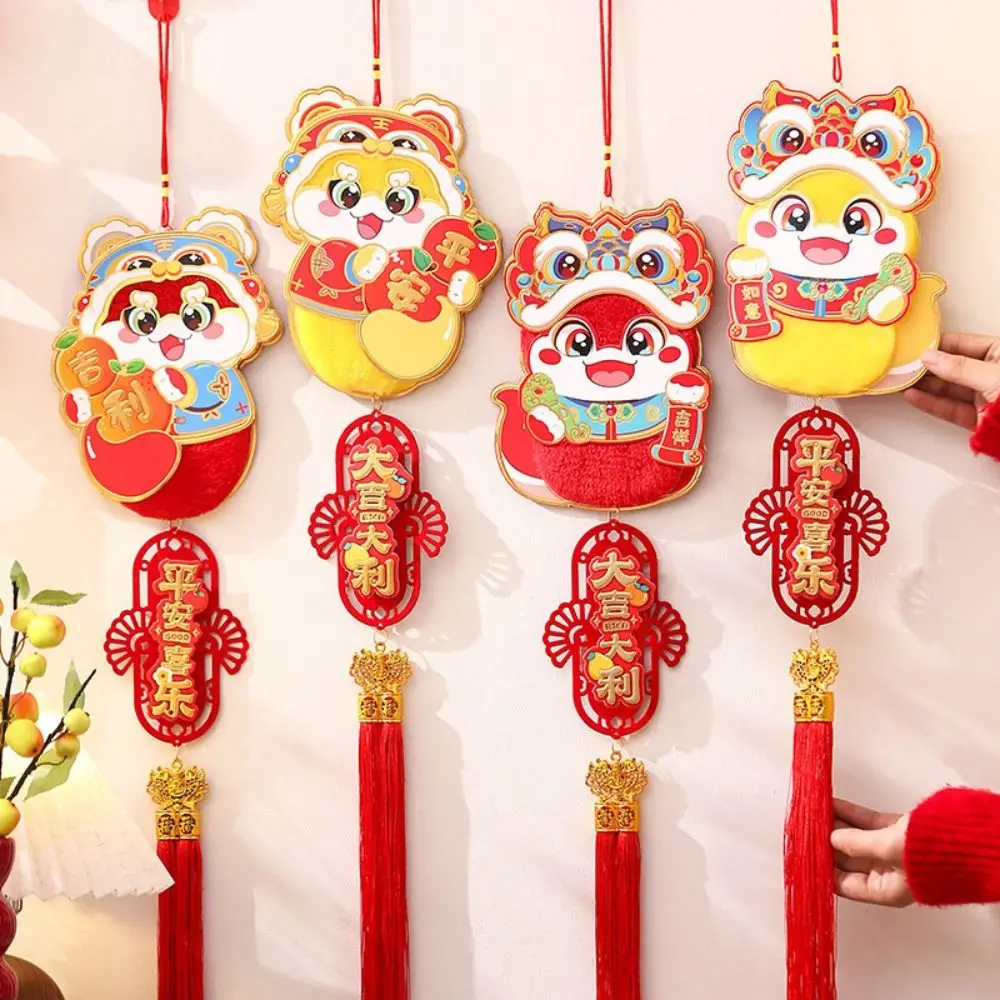 

Красный подвесной кулон в виде персонажа с изображением благословения, китайский узел, настенное украшение на удачу с кисточкой, подвески для весеннего фестиваля