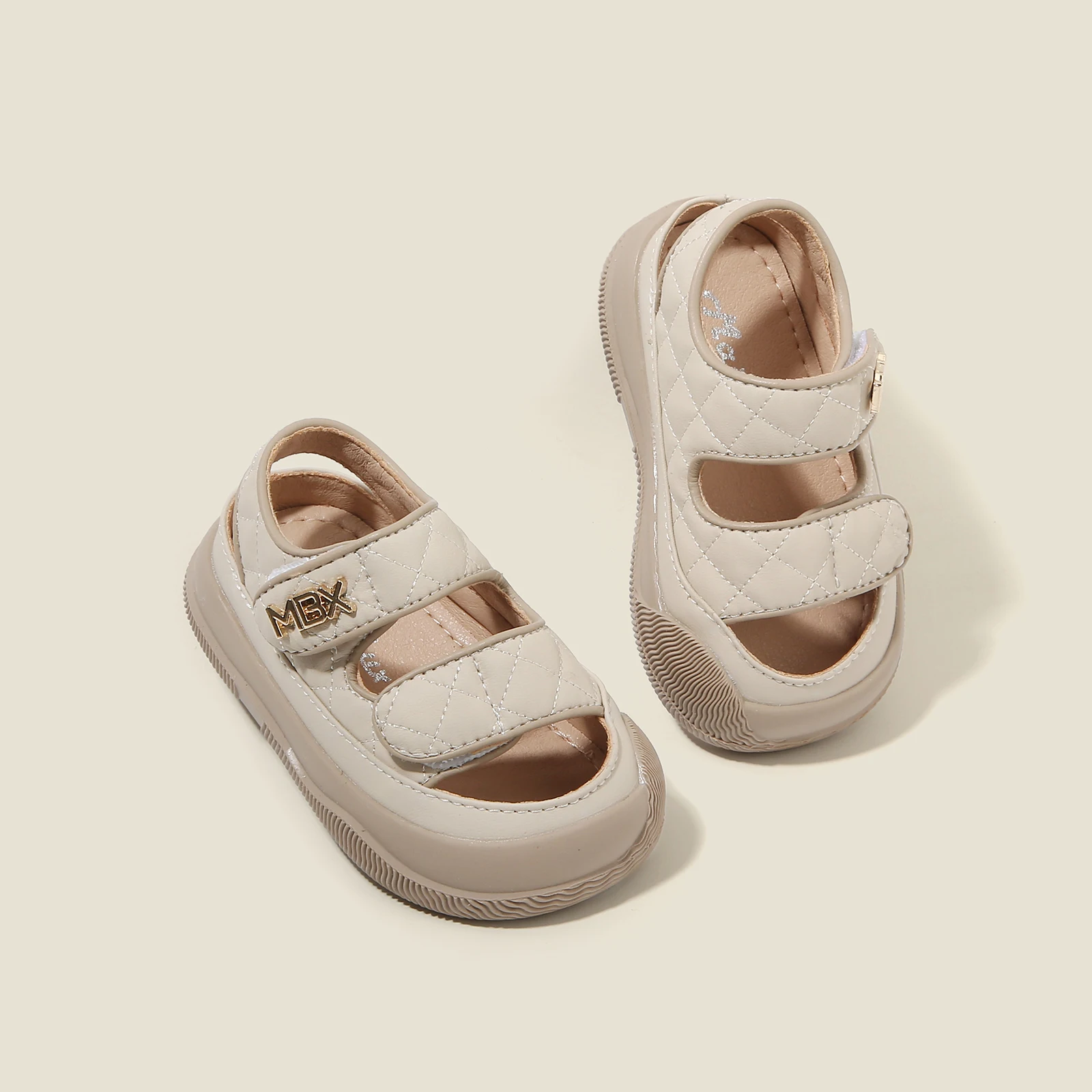 

Детская обувь для мальчиков и девочек от 1 до 3 лет, новый анти-ударный стиль на лето; универсальный и крутой.