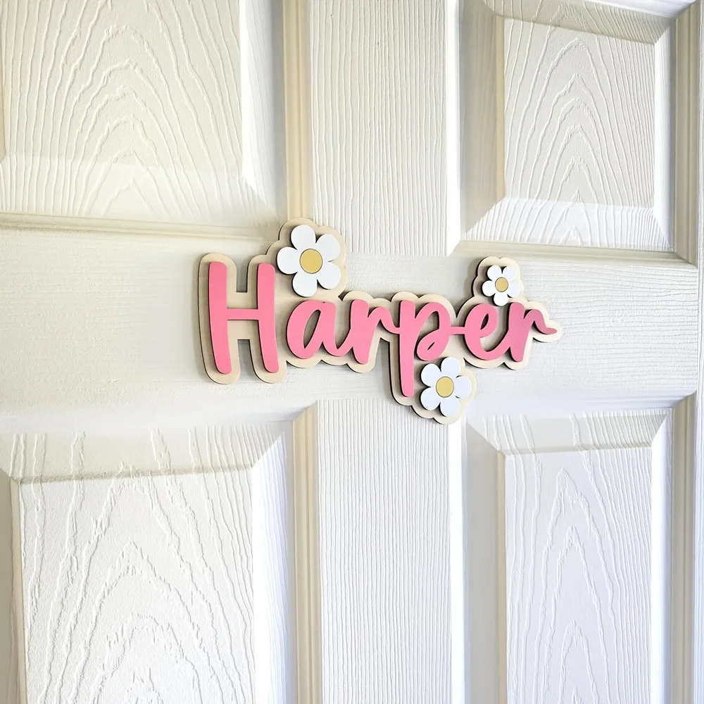علامة اسم خشبية مخصصة بتصميم ديزي - حروف أرجوانية "هاربر" مخصصة وزخرفة زهور، مناسبة لبيبي رو #3