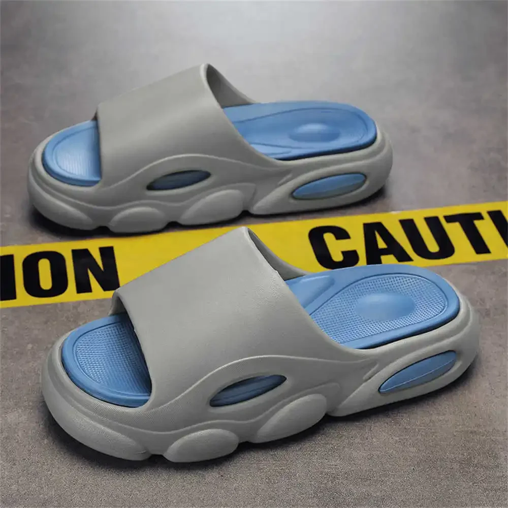 รองเท้าแตะสปาสีเงินสำหรับผู้ชาย, รองเท้าบูตสีดำรองเท้าสลิปเปอร์รองเท้าผ้าใบรองเท้ากีฬารองเท้างานเทศกาล