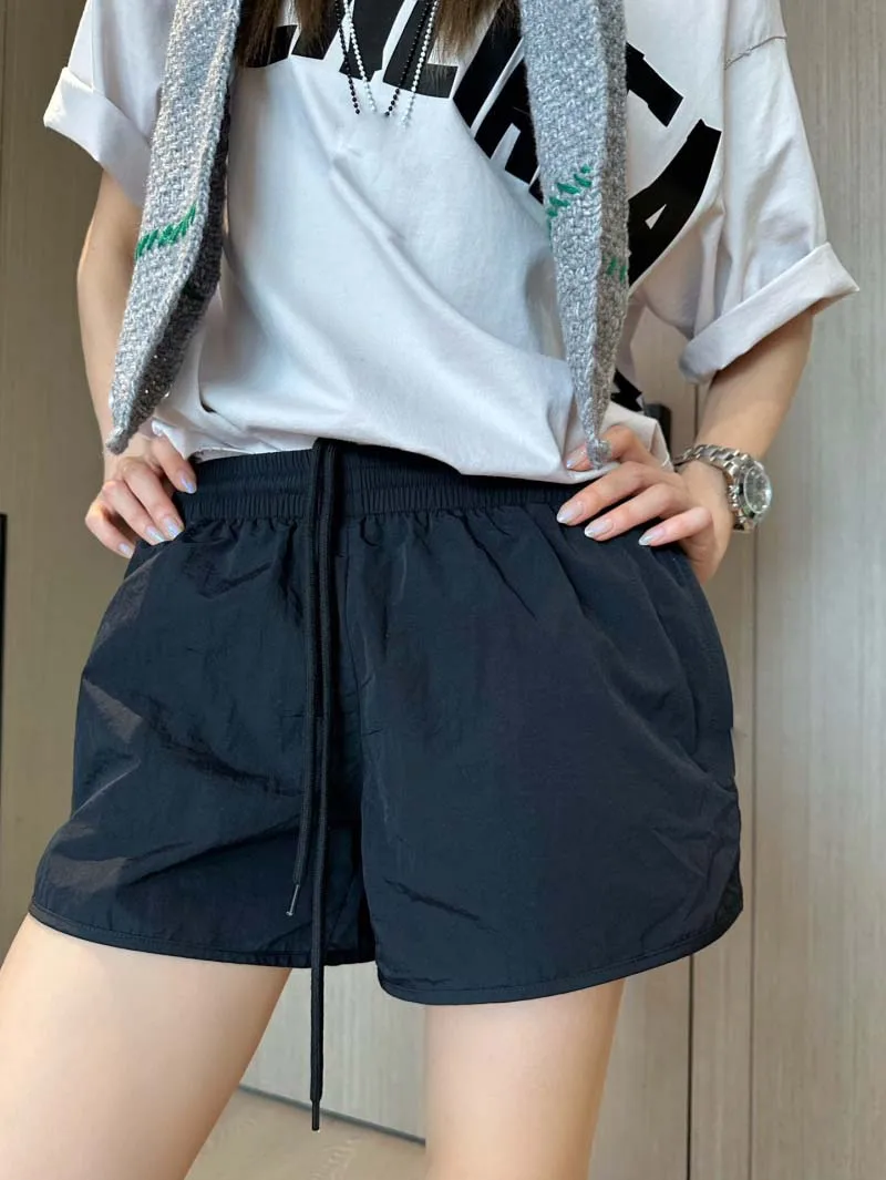 2024 Spring/Summer Women's Shorts Fashion Trend Nylon Waterproof Lightweight Sports Short Style Summer Beach Pants Versatile