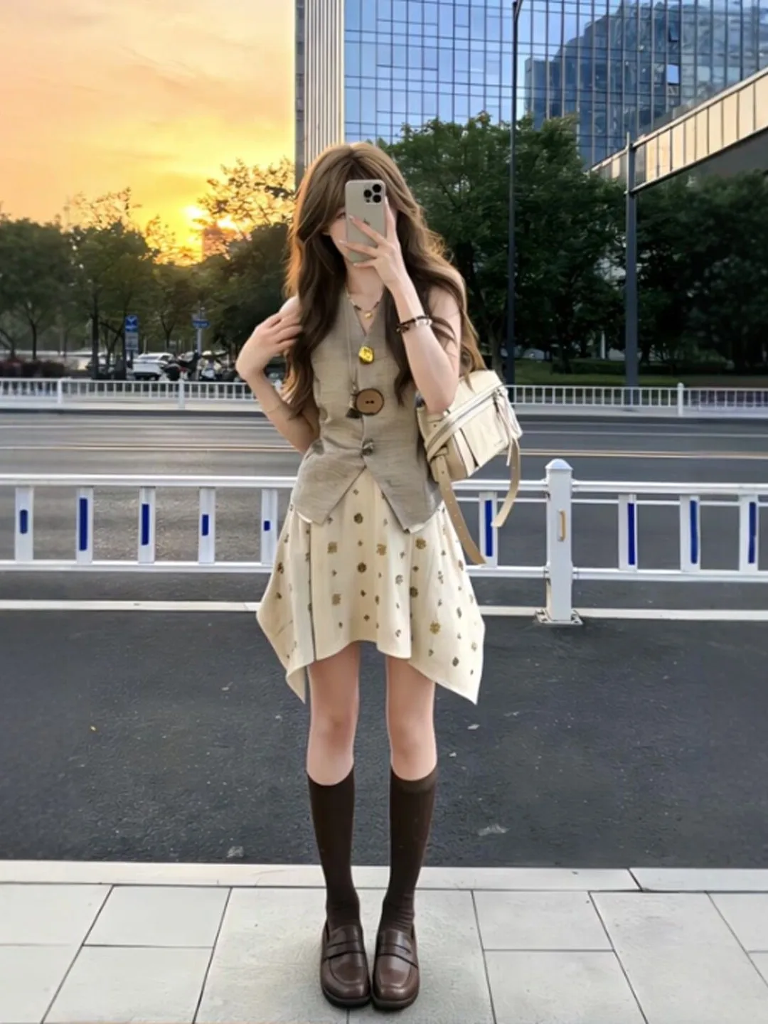 

Korean Style Unique Beautiful V-Neck Top Asymmetrical Short Skirt Two-Piece Set Elegant Summer Fashion Women's Ensemble