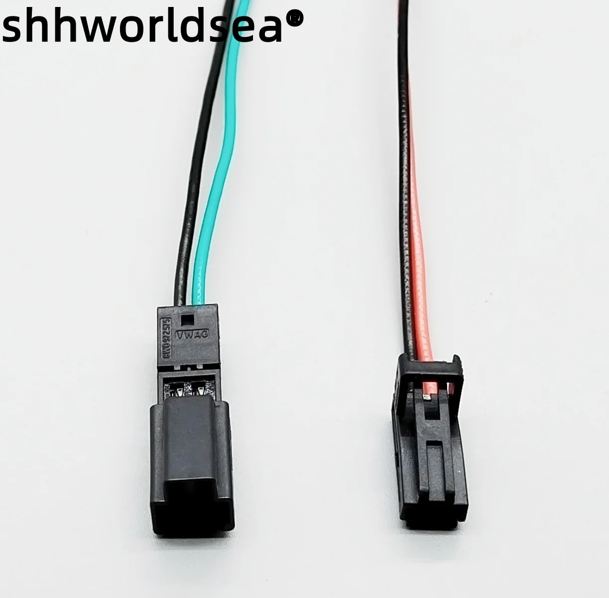 shhworldsea 2pin 4B0971832 4B0 971 832 4E0 972 575 Door Lamp Socket Interior LED Light Plug Speaker Connector For Audi VW Skoda