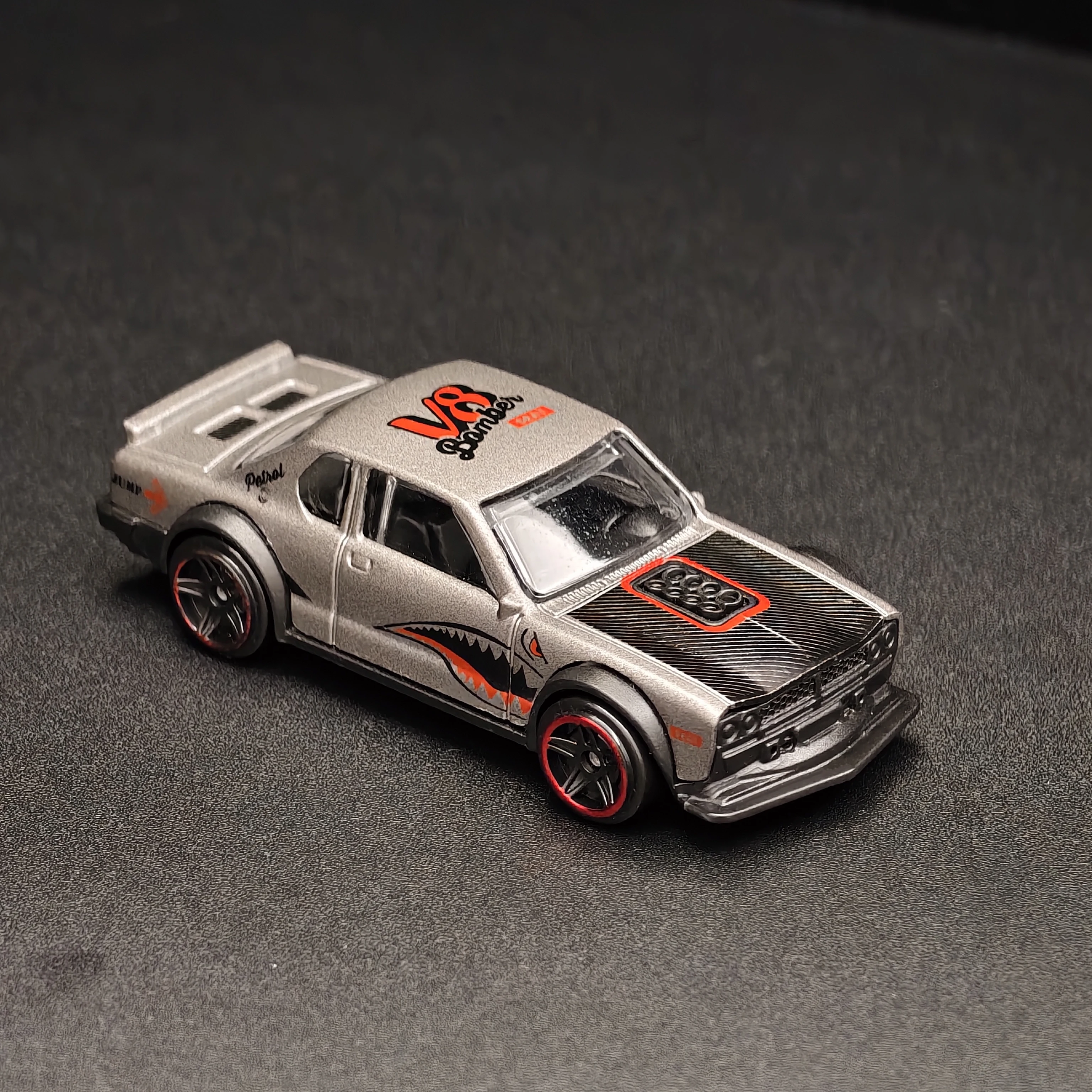 1/64 GT-R Diecast Alloy Car Model Toy Miniature Racing Vehicle Collectible Display Model for Car Fans Collection Decoration Gift