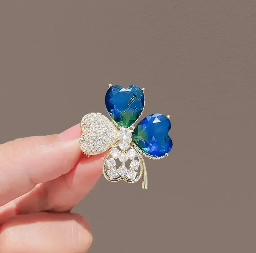 Luxury Blue Crystal Flower Brooches for Women High-end Four Leaf Clover Love Heart Badges Lapel Cap Pins Accessories Jewelry