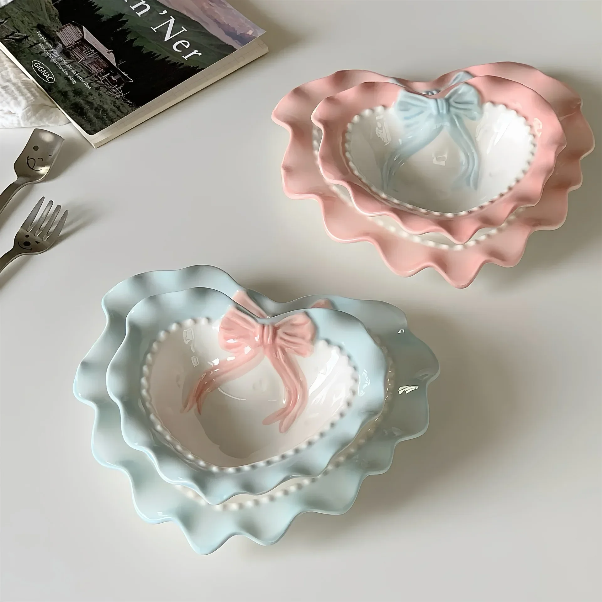 

Cute Ceramic Dinner Plate Love Bow Jewelry Display Tray Wavy Edge Breakfast Plate Home Decor Photography Props
