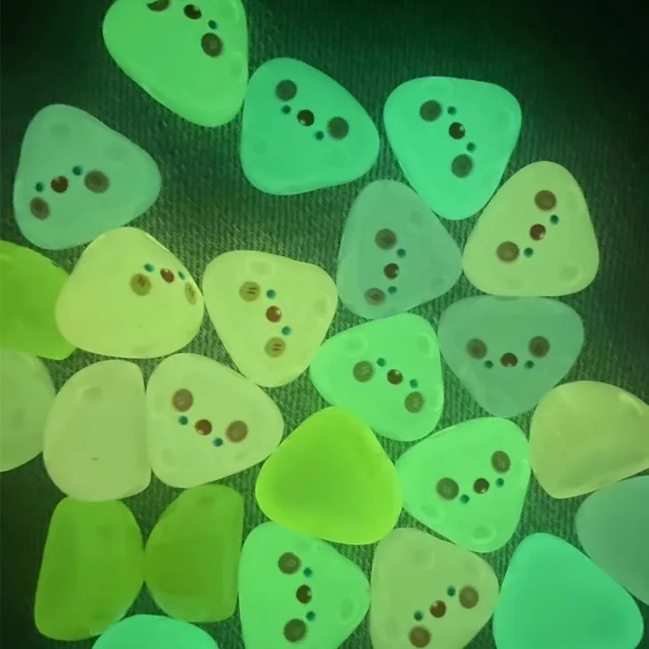 30pcs Triangle Shaped Luminous Cute Smiling Face Resin DIY Decoration Small Ornament Statue Toy Family Transparent Cream Glue