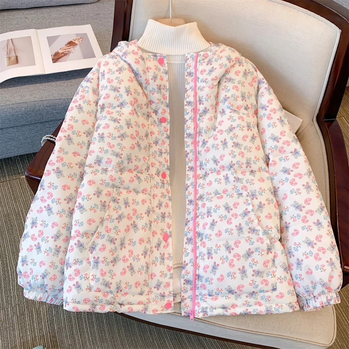 Floral Down Cotton Jacket 2023 New Winter Girl Fresh Cute Printed Short Bread Coat Fashionable High Street Warm Outwear Trend