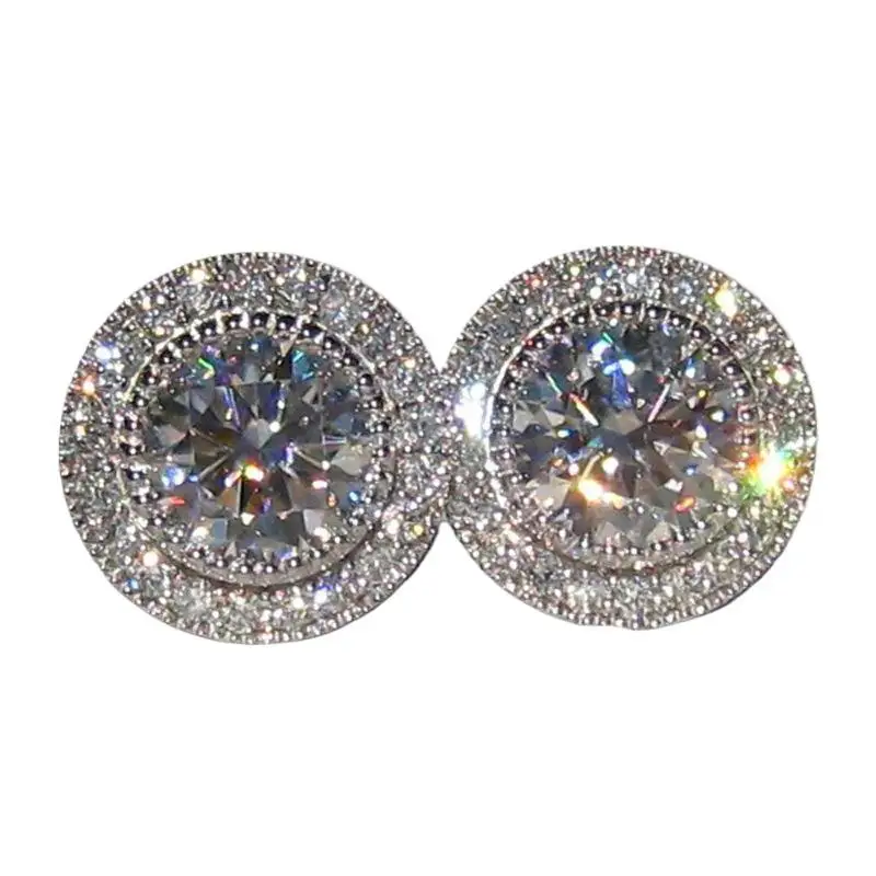 Zarte, glänzende, runde Ohrstecker mit kleinen Zirkonia-Steinen, schlichter Modeschmuck für Damen, ideal als Geschenk zum Valentinstag oder für ein Date. – Detail 6