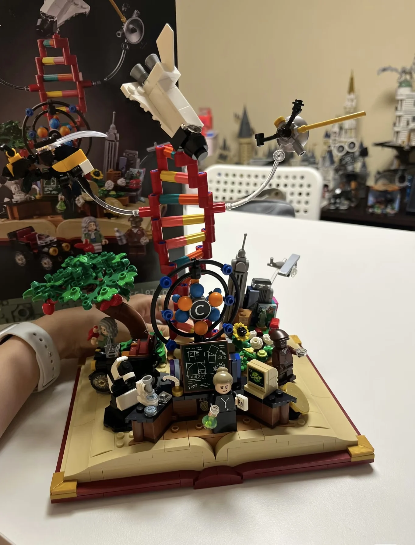 

879 шт. Новая модель 2025 года, строительные блоки «З знания сила», совместимые с 21355, детские игрушки, подарок на день рождения