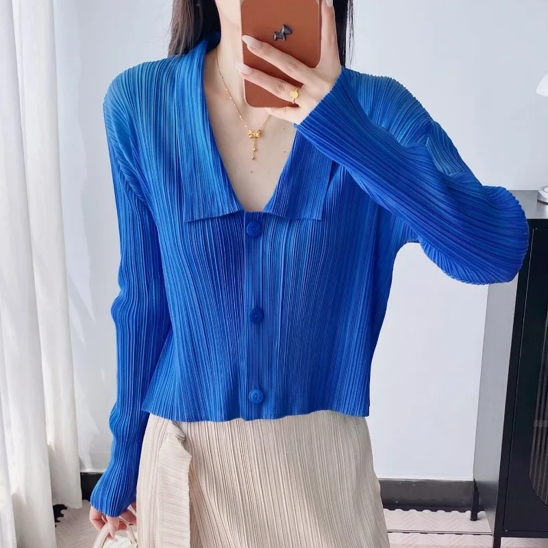  Pleated Long-Sleeve Top 2026 New Turn-down Collar Three-button Commuter Low-neck Jacket Women Simple Fashion Short Shirt