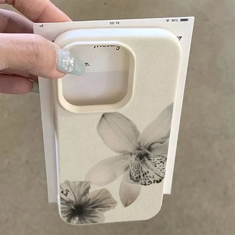 เคสโทรศัพท์ลายดอกไม้ขาวดำ สำหรับ iPhone 17 16 15 14 Pro Max 12 11 13 XS X 17Air 16 Plus 16e ลายลิ้นจี่ แบบนิ่ม