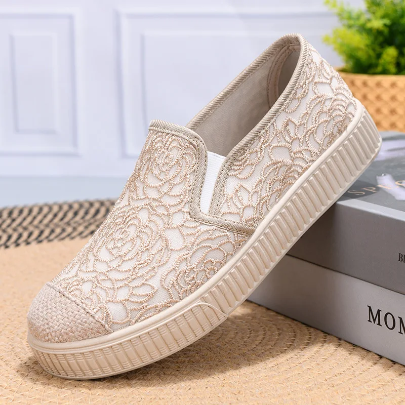 Women's Spring/Summer 2026 Flat Fishing Shoes Little Fragrant Old Beijing Cloth Mom Shoes Comfortable Breathable Casual Footwear