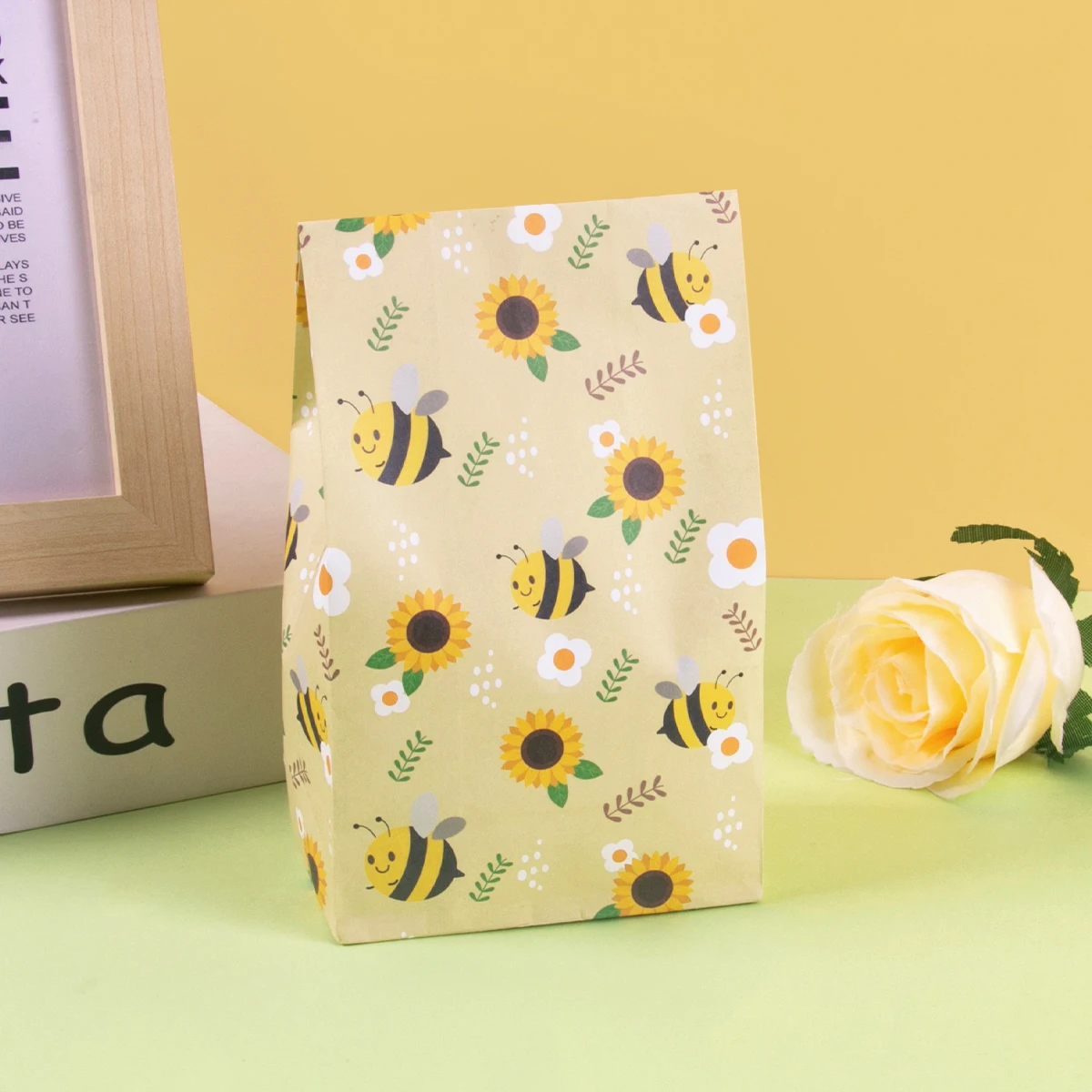 10/20pcs Little Bee Paper Gift Bags Honey Bee Pattern Candy Cookie Packaging Box Kid Bee Birthday Party Baby Shower Party Favors