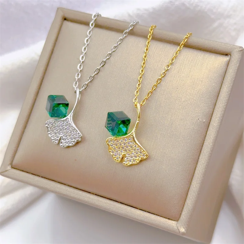 Fashion Retro Cute Apricot Leaf Necklace Classic Green Jewelry Personality Design Scallop Stainless Steel Clavicle Chain