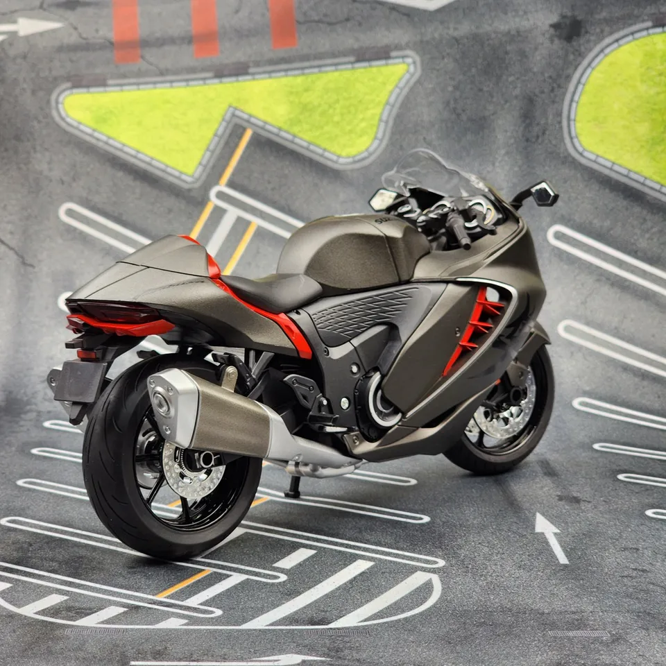 1/9 Suzuki Hayabusa GSX-1300R Toy Motorcycle Racing Model Diecast