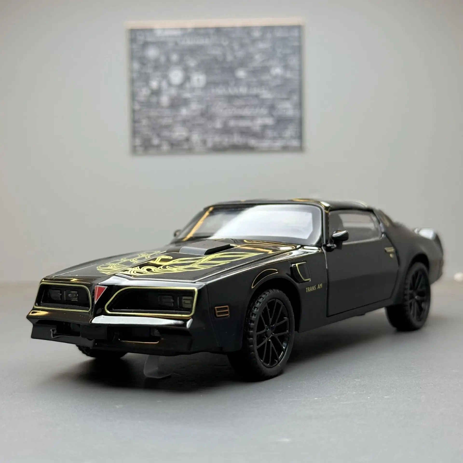 รถสปอร์ตไฟร์เบิร์ด 1:32 พร้อมเสียงและไฟ ของเล่นรถแบบดึงหลังสำหรับเด็ก โมเดลรถของเล่น ของสะสม โมเดลรถโลหะผสม