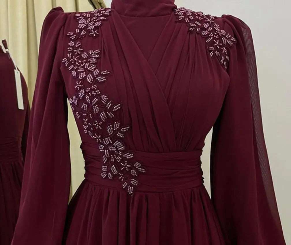 2023 Muslim Burgundy Evening Dresses Modest High Collar Long Sleeves Beads Women Formal Wedding Party Guest Gowns Chiffon Soiree