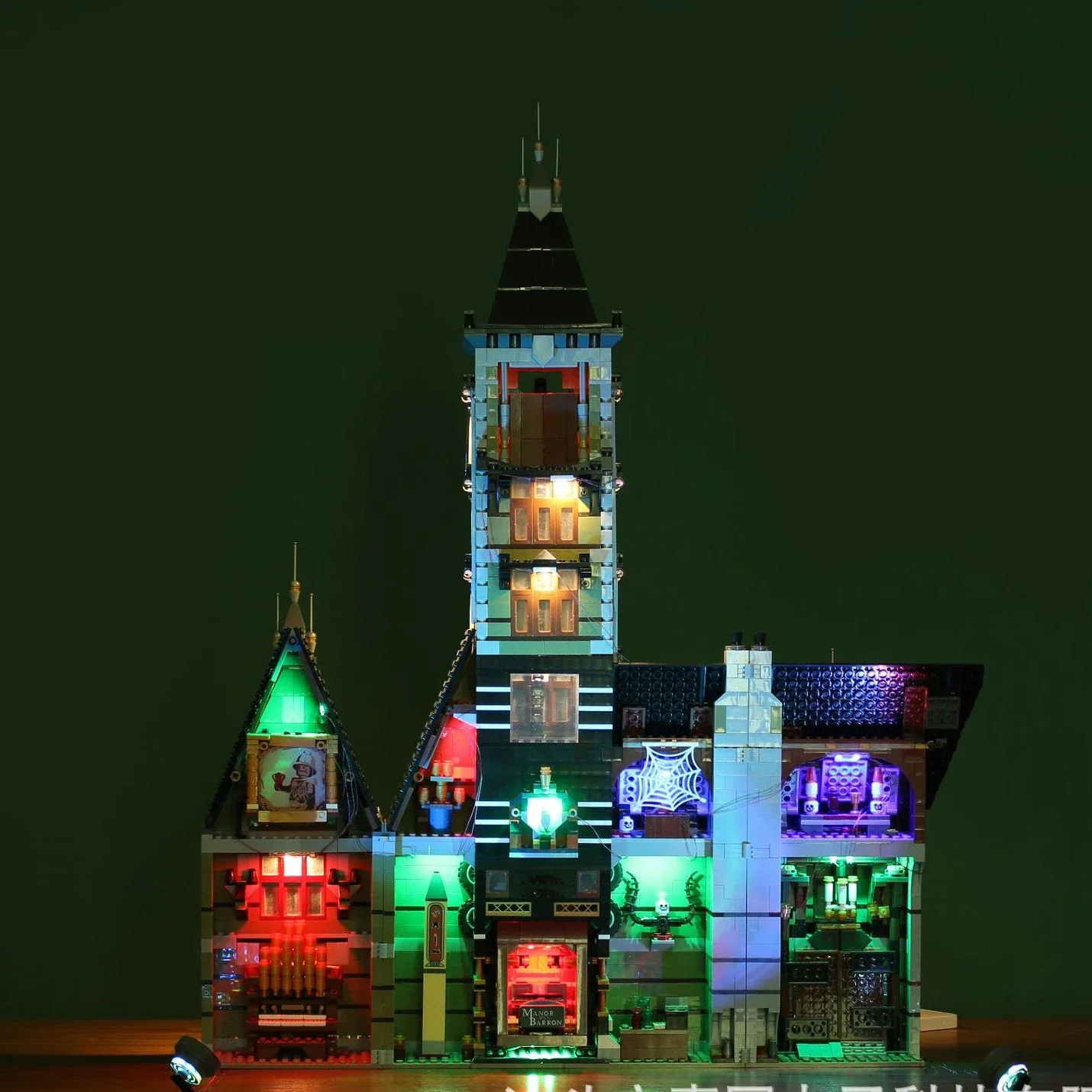 บล็อกตัวต่อ 10273 ชุดไฟที่ใช้ร่วมกับเลโก้ได้ บ้านผีสิง ของเล่นตัวต่อ DIY แบบมีไฟ (ไม่รวมตัวต่อแบบโมเดล)