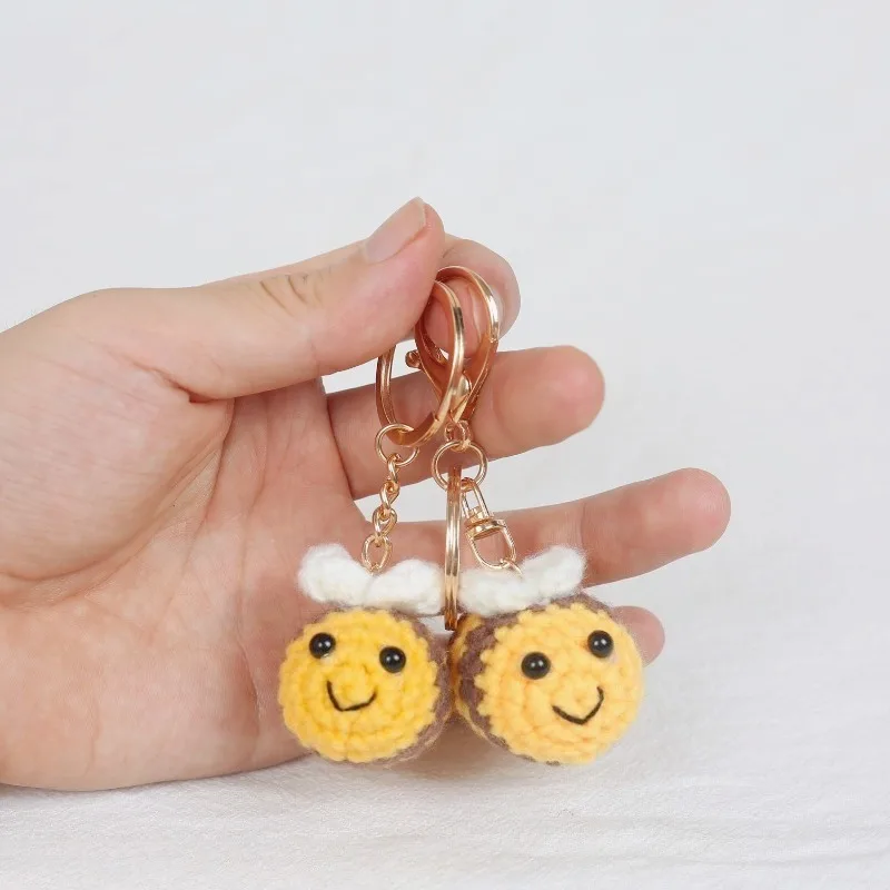 작은 벌 정교한 플러시 키체인 신기하고 귀여운 뜨개질 작은 벌 펜던트 카와이 미니 벌 펜던트 자동차 백팩 키링용