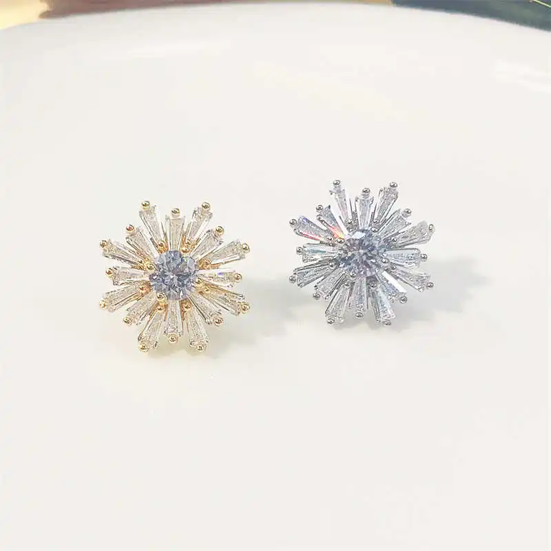 New Trendy Snowflake Brooches Simple Rhinestone Brooch Pins For Women Man Winter Jewelry Collar Pin Accessories Christmas Gift