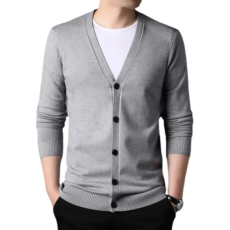 Abbigliamento da uomo cardigan lavorato a maglia primaverile e autunnale, cappotto maglione monopetto alla moda in stile coreano, vestibilità slim con scollo a V