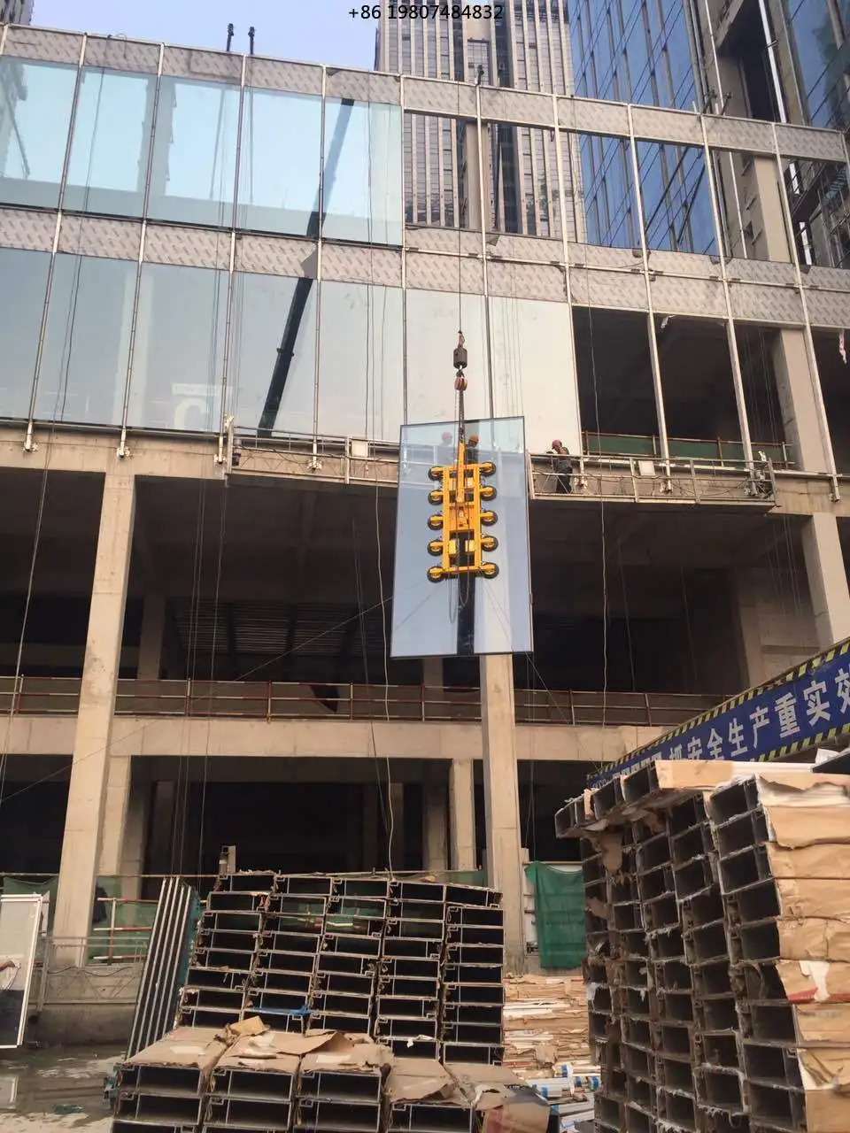 Aliexpress Hot Sale Heavy Duty Vacuum Lifter 500 Kg for Large Glass Panels with Multiple Suction Cups and Safety Alarm System