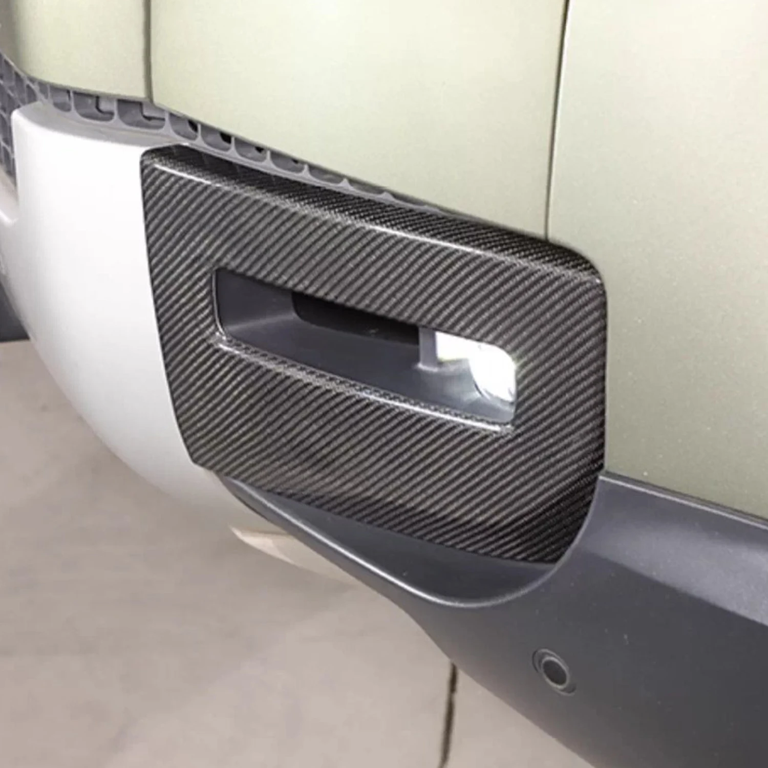 لاند روفر المدافع 90 110 2020-2025 الكربون الحقيقي الخارجي الجبهة الضباب ضوء مصباح ديكور غطاء الكسوة اكسسوارات السيارات 2 قطعة #2