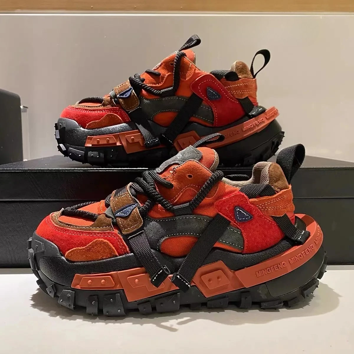 

Platform Sneaker Men Designer Tire Bottom Running Shoes Fashion Casual Microfiber Leather Fabric Increased Internal Chunky Shoes