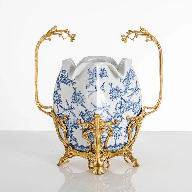 

American European blue and white ceramics with copper vases, flower , high-end luxury living room porch housewarming ornament