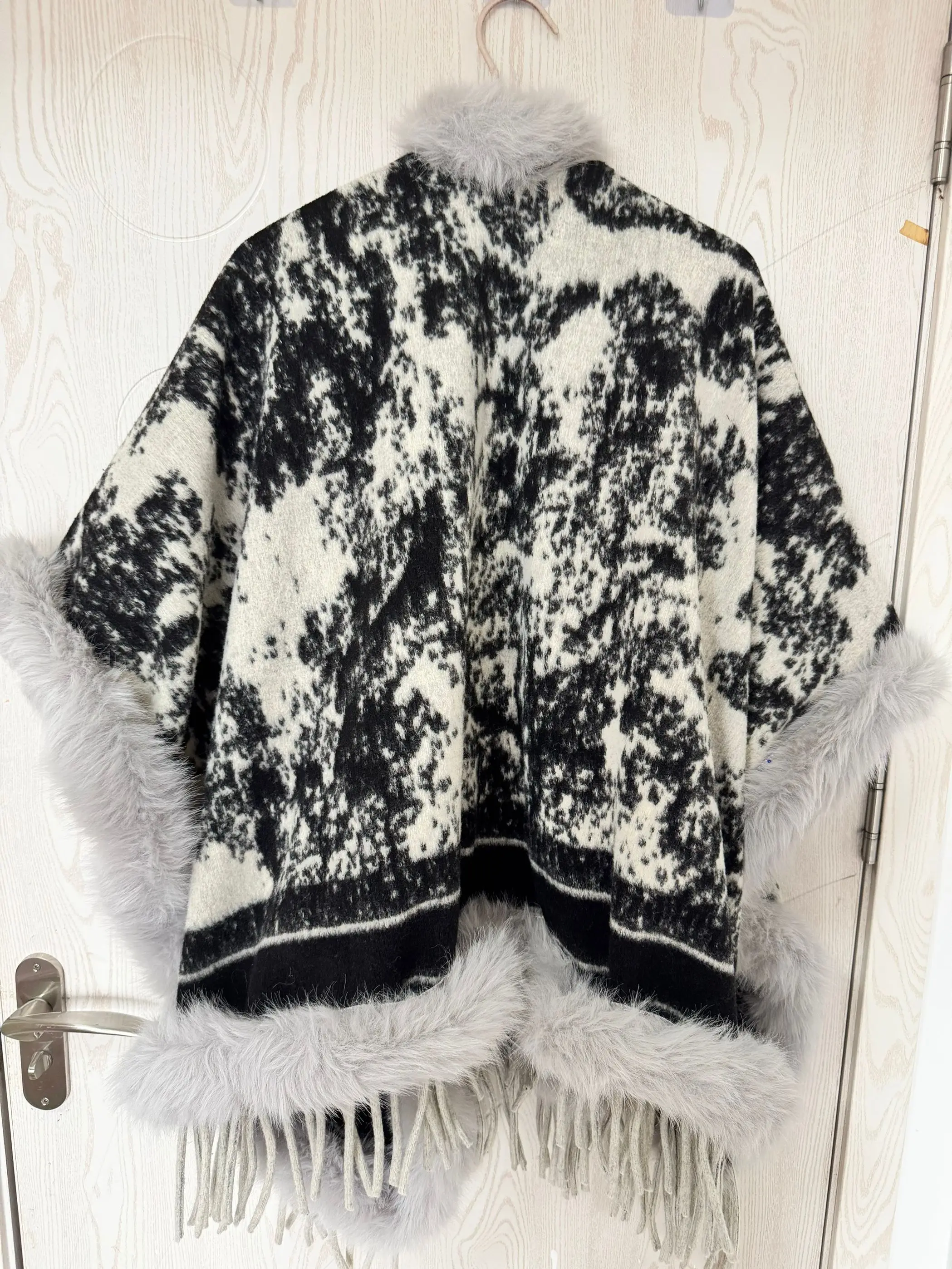 Customize Women Loose Faux Fox Fur Winter Warm Cardigan Shawl Cape New Fashion Printed Poncho Cloak